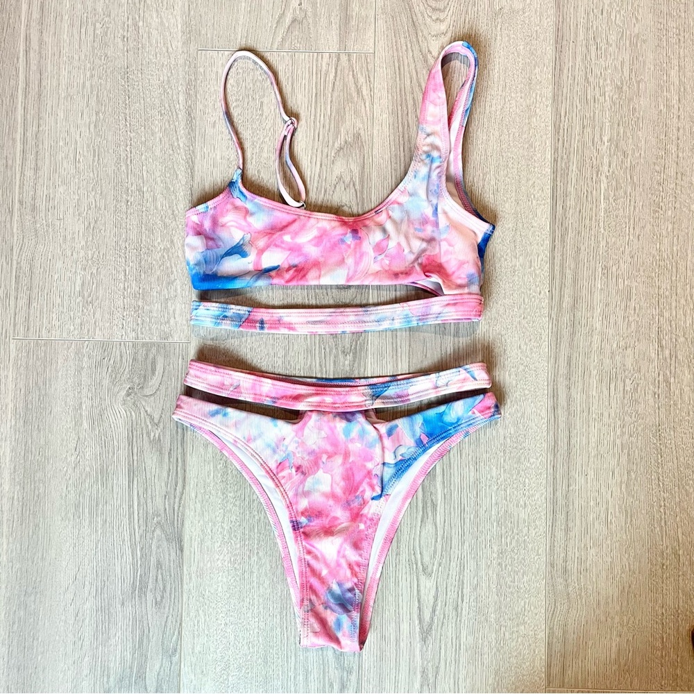 ROMWE Strappy Tie-Dye Bikini Set Excellent Condition